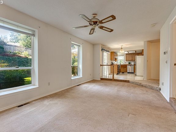 4th image of 10502 NE 38th Ct