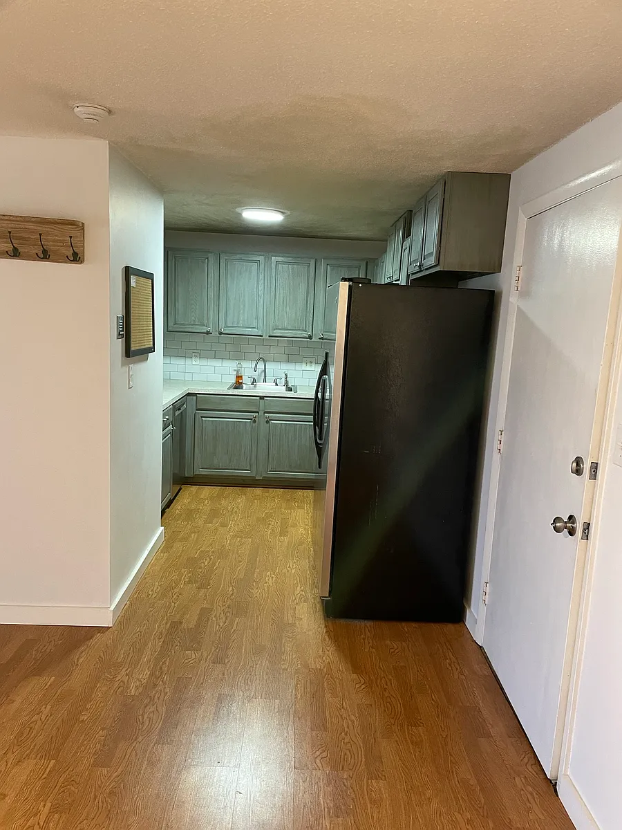 Building Photo - 8 Lancelot Ct #24