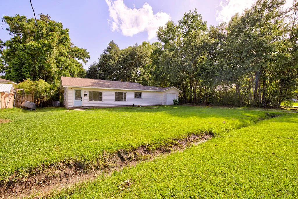 4 bed, 2100 sqft, $2,150 — Photo 1