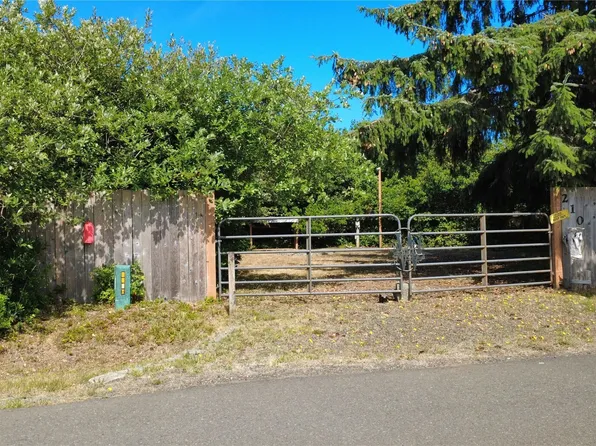 210 N Wynochee Drive SW, Ocean Shores, WA 98569