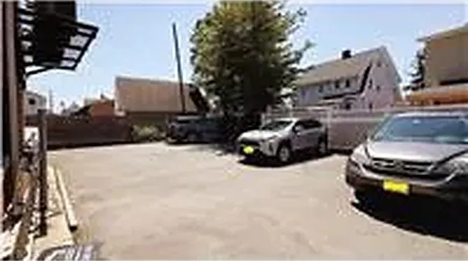 47 Campbell Ave #2R — Photo 9