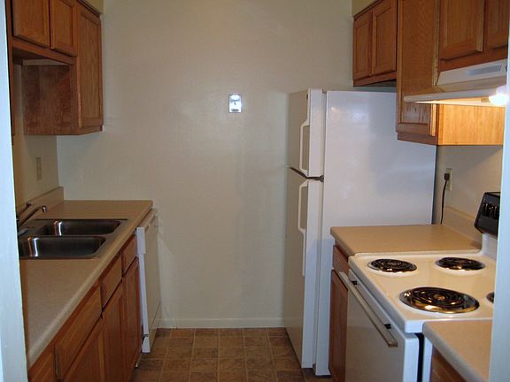5th image of 2115 Woodhill Ct APT 10