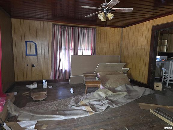 4th image of 406 N Washington St