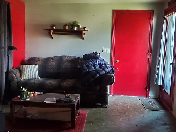 3rd image of 910 N Bowery Ave