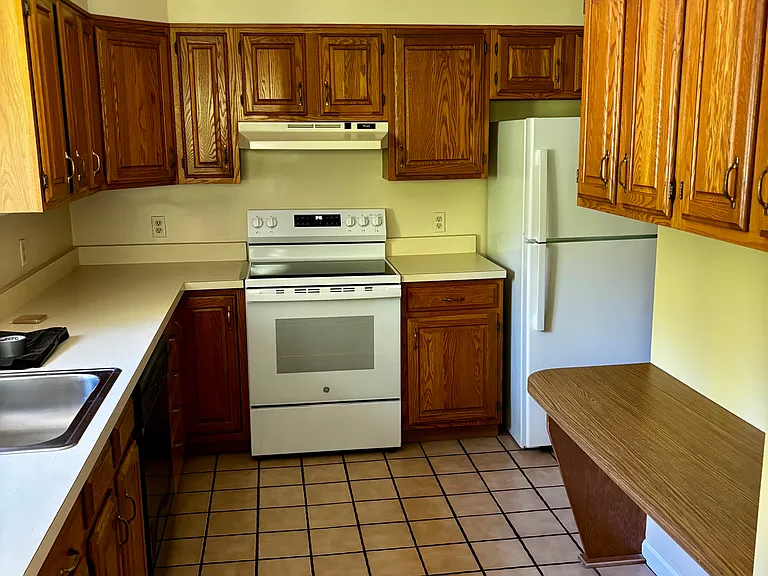 63 Bennett Cmn #63 — Photo 14