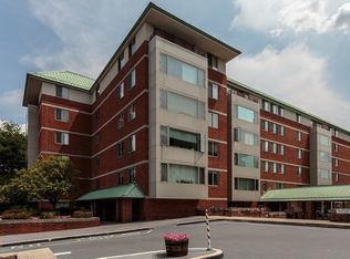 193 Oak St APT 202, Newton, MA 02464