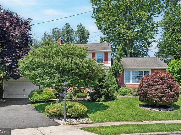 2nd image of 4946 James Pl