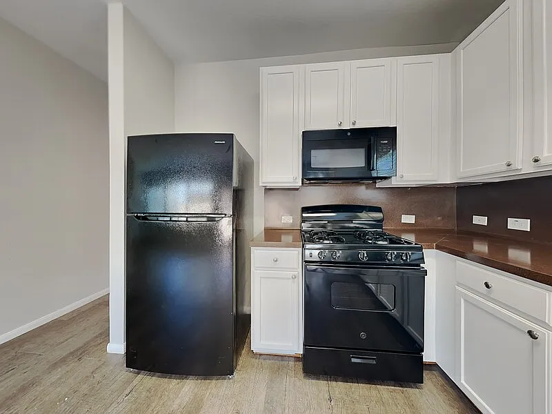 3 bed, 2.0 bath, 1484 sqft, $1,899 — Photo 4