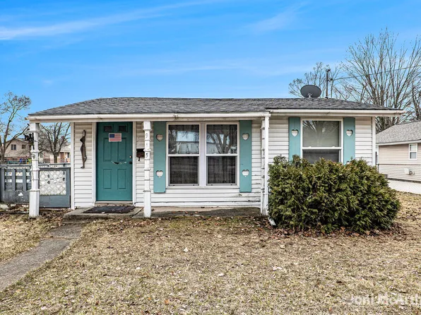 915 E Pearl St, Greenville, MI 48838