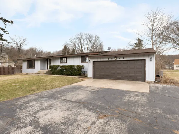 1212 Merrill Ave W, Algonquin, IL 60102