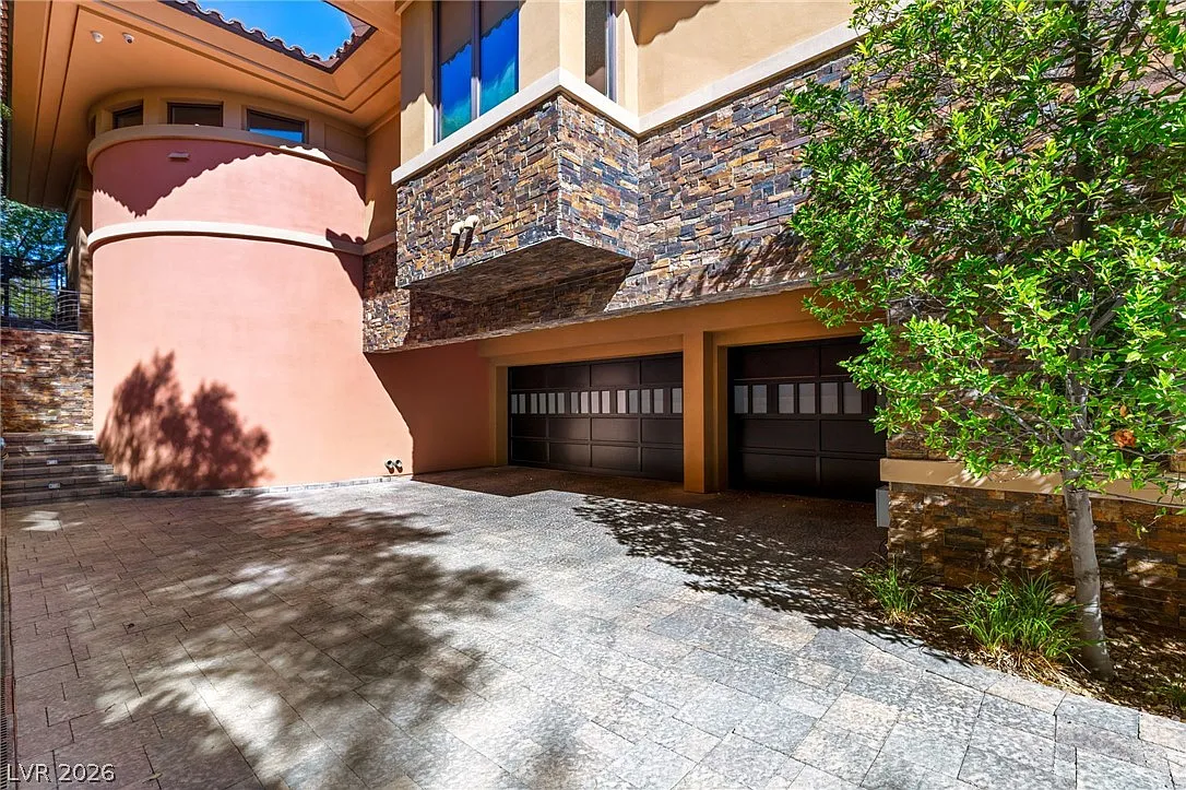 5 bed, 7.0 bath, 8563 sqft, $25,000 — Photo 4