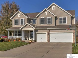 1810 Fox Run Dr, Papillion, NE 68046