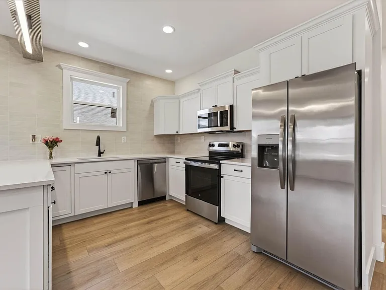 330 Main St — Photo 18