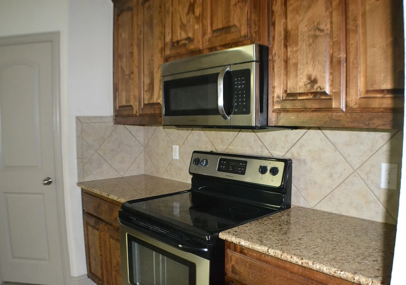 House For Lease in Heartland — Photo 4