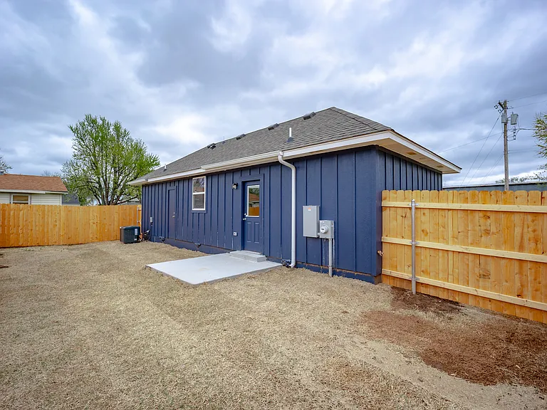1105 Coffey Dr — Photo 16