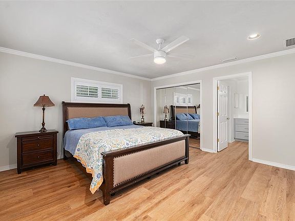 5th image of 9425 SW 21st Ave