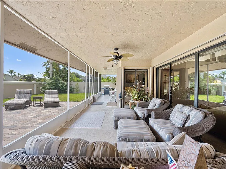 1654 Farmington Cir — Photo 32