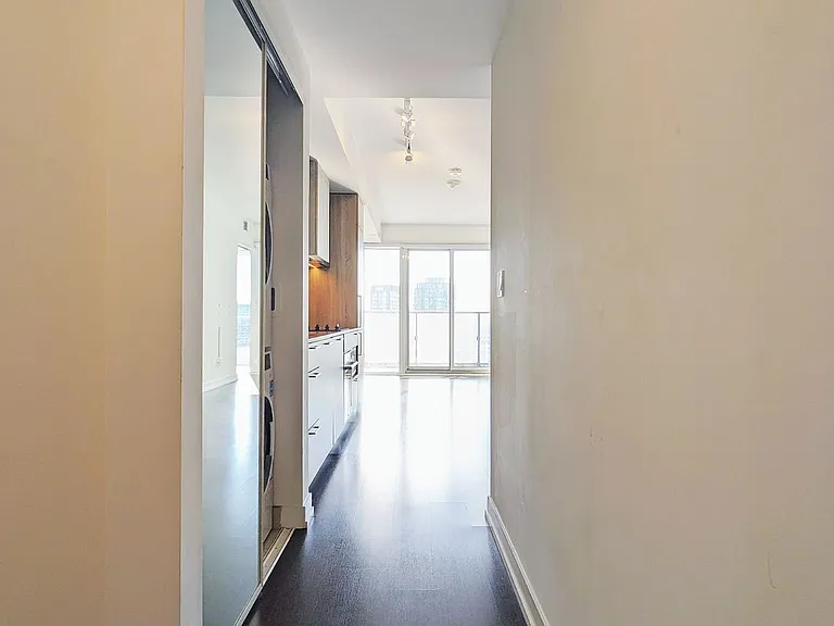 19 Western Battery Rd #2811 — Photo 6