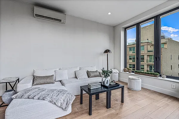 Living room, photo 4