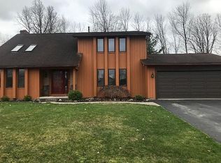 71 Twin Oak Dr, Rochester, NY 14606