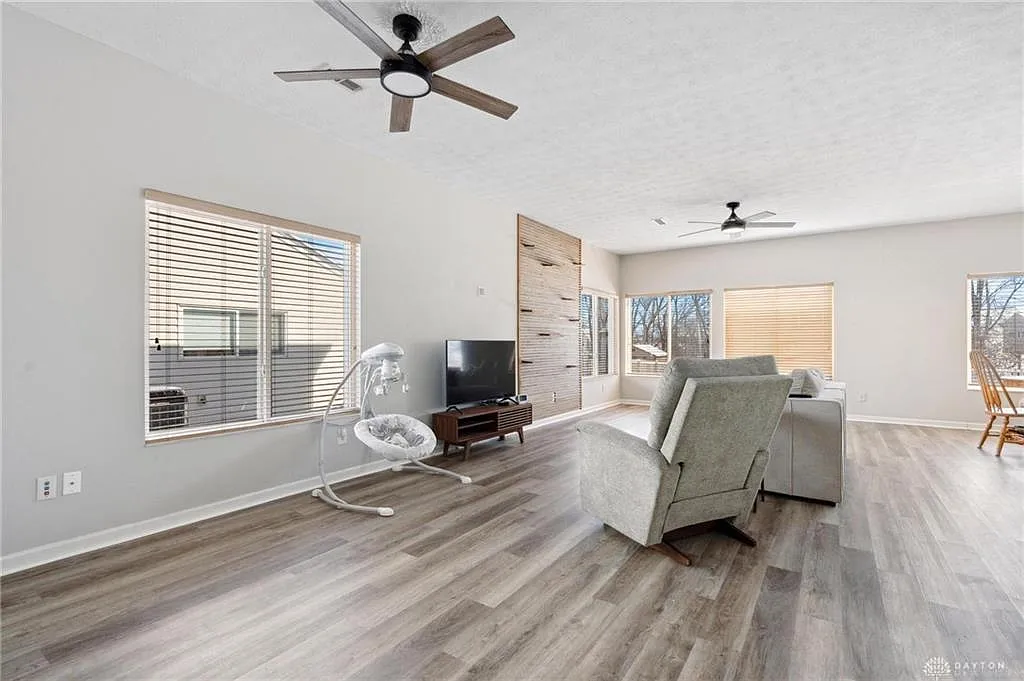5 bed, 2.5 bath, 2218 sqft, $2,750 — Photo 3