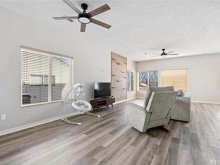 10086 N Cliff Swallow Ct — Photo 3