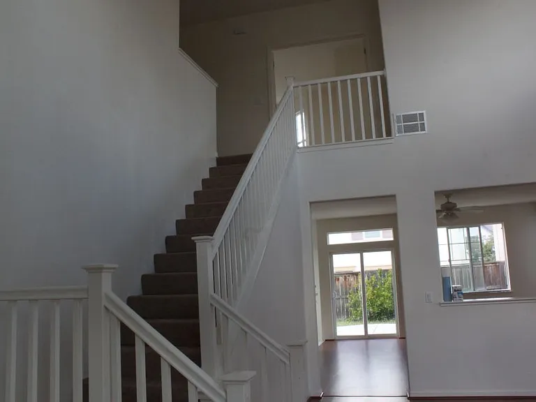 348 Foxglove St — Photo 5