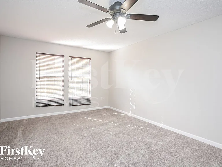 10913 Miller Dr — Photo 8