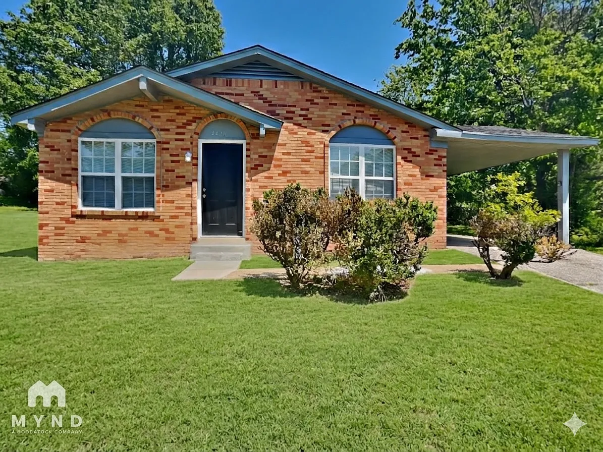 4 bed, 1.5 bath, 1157 sqft, $1,050 — Photo 1