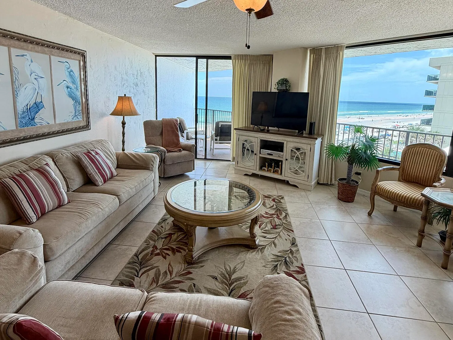 2 bed, 2.0 bath, 1561 sqft, $3,800 — Photo 3