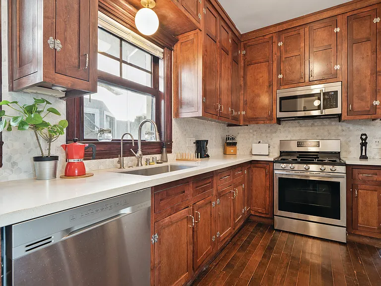 749 Columbia Ave #201 — Photo 5