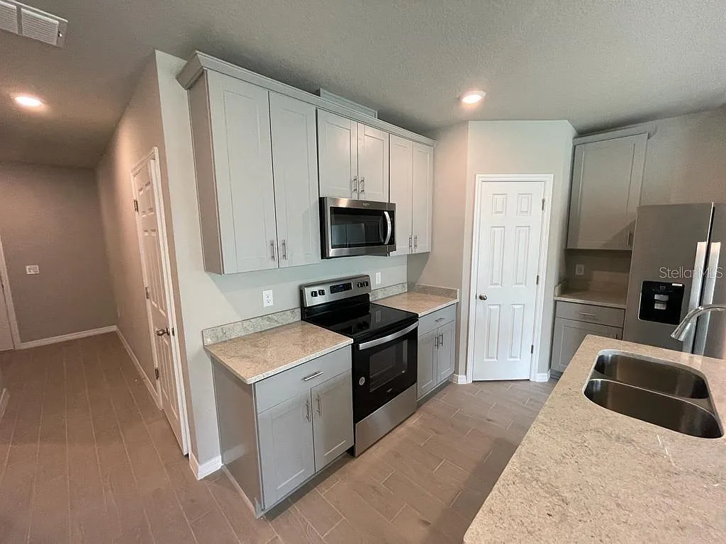 3 bed, 2.5 bath, 1485 sqft, $1,950 — Photo 3