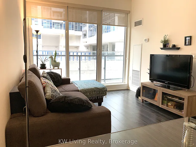 18 Rean Dr #203 — Photo 6