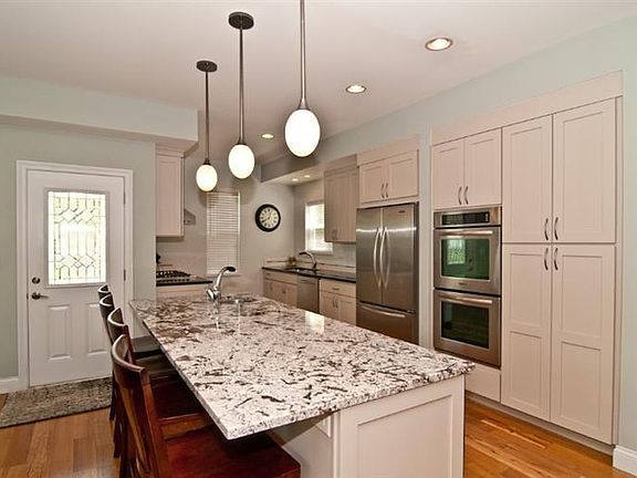 3rd image of 471 Flinn Ave