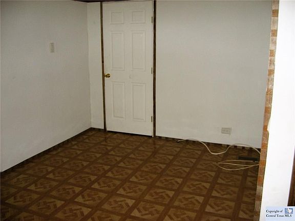 2nd image of 131 Twisted Oaks Ln