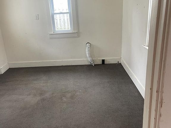 3rd image of 404 Thompson St