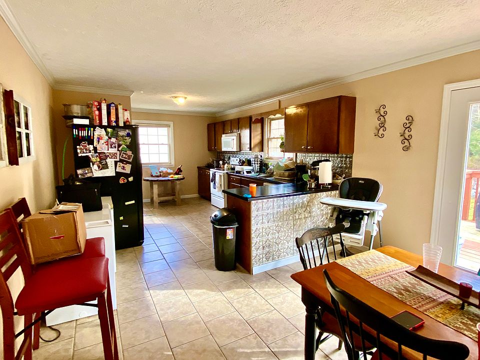 2nd image of 127 Briar Rd