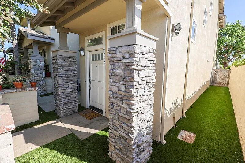 3 bed, 2.5 bath, 1400 sqft, $4,200 — Photo 1