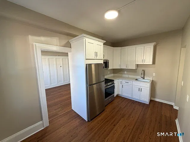 2 bed, 1.0 bath, 890 sqft, $2,900 — Photo 2