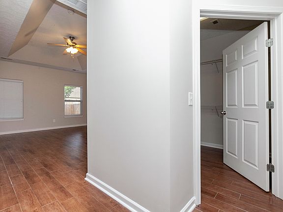 4th image of 520 Callie Ave