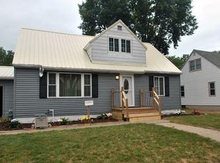 206 W 11th St, Yankton, SD 57078