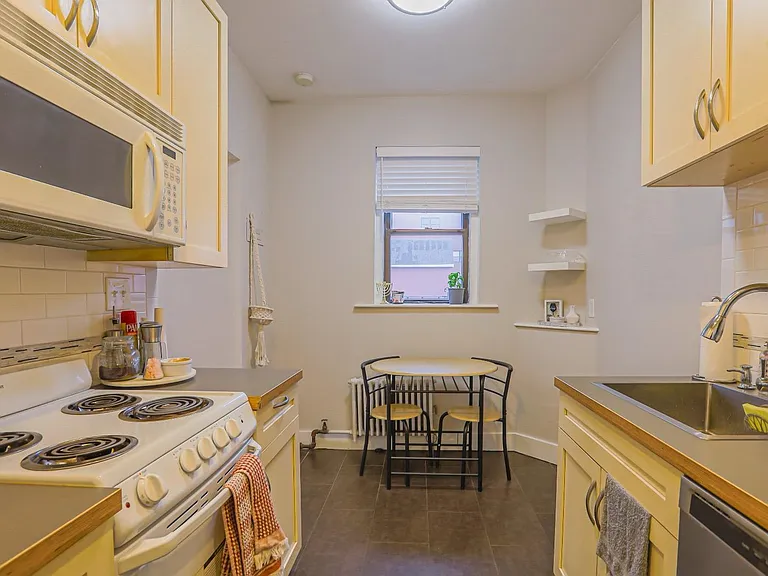 11 Gorham St #9 — Photo 3