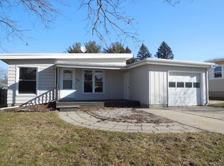 1220 Robin Rd, Dixon, IL 61021