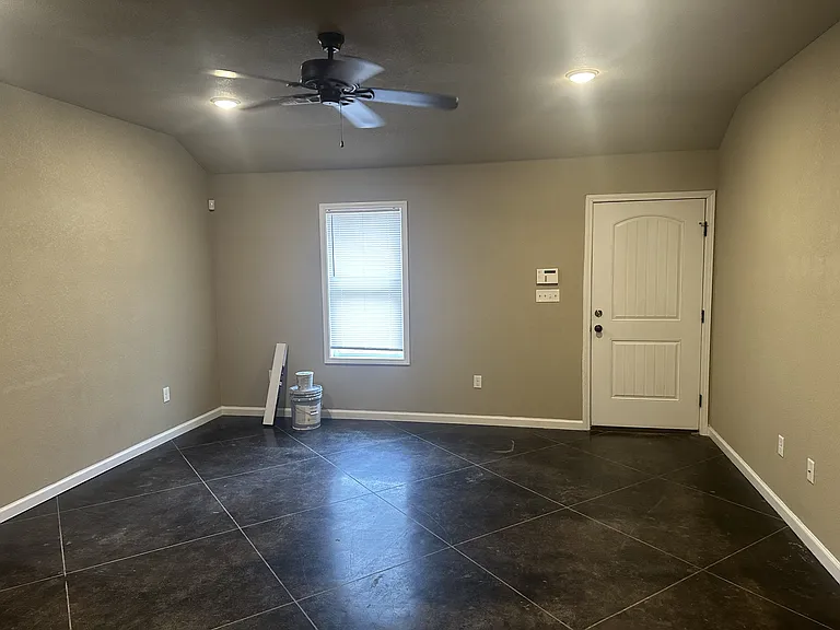 4703 Samantha Ave — Photo 10
