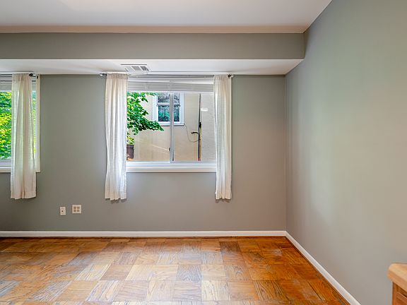 3rd image of 3433 Mount Pleasant St NW APT 302