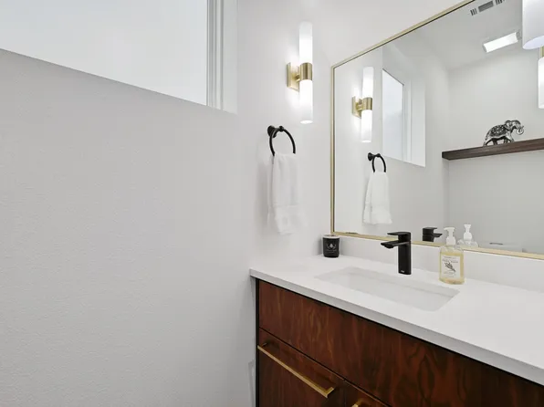 201 Tillery Sq #2, Austin, TX 78702