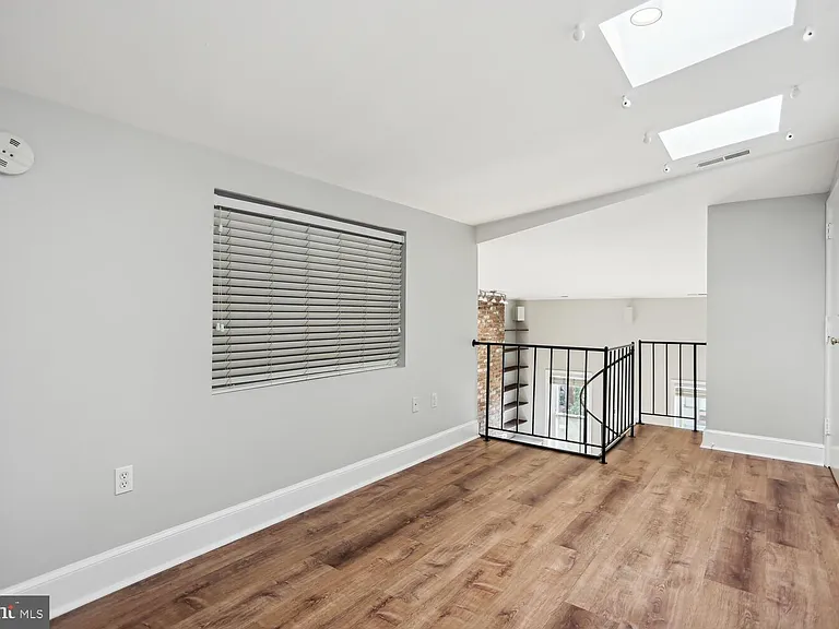 676 4th St NE #402 — Photo 18
