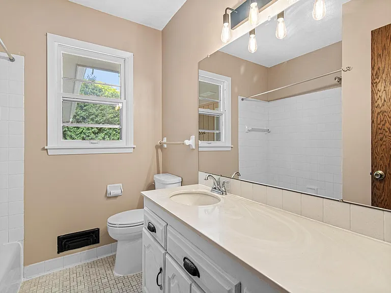 3225 Lanewood Ln N — Photo 24
