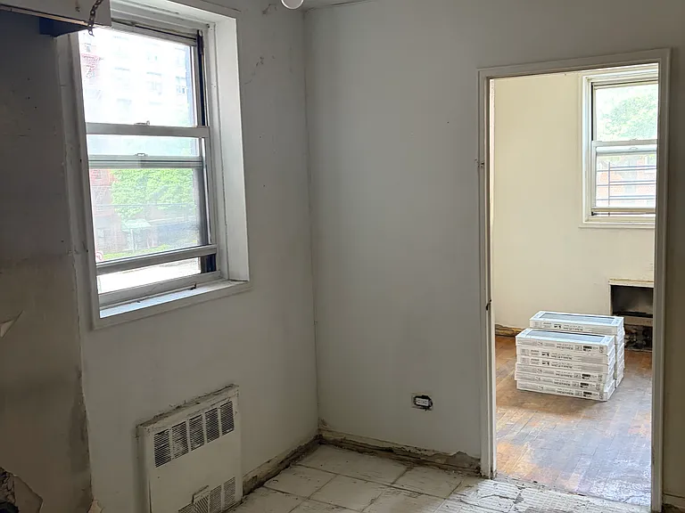 4110 Bowne St #3J — Photo 4