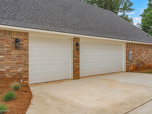 3rd image of 209 Marble Pl